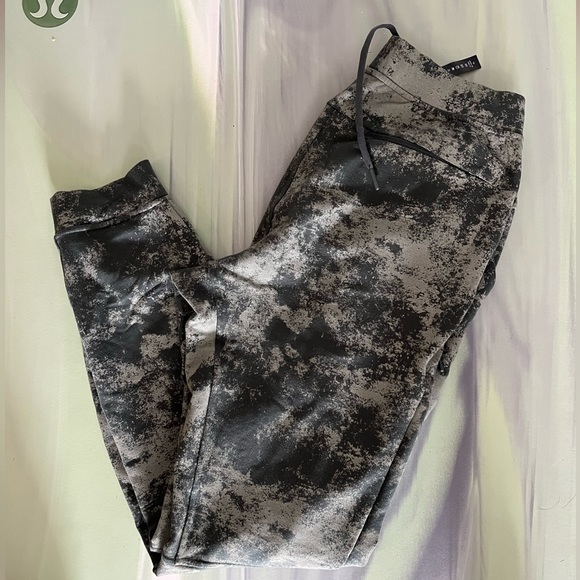 Lululemon men’s textured tech pant jogger - Picture 4 of 6